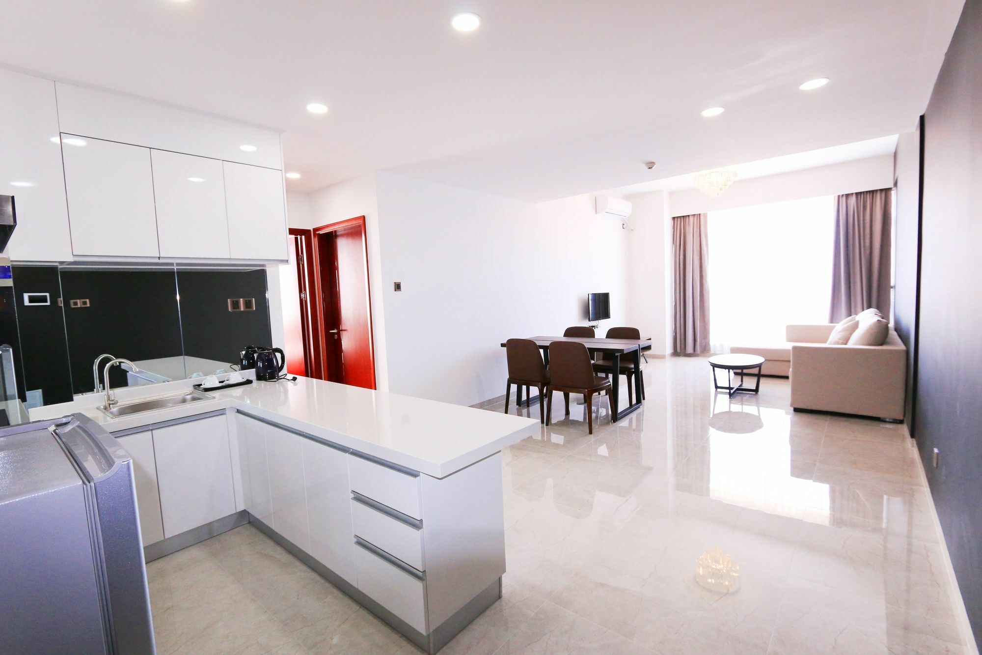 Eastland Hotel & Apartment Phnom Penh Exterior photo